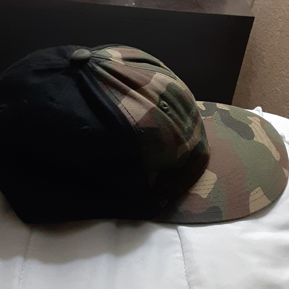 SnapBack - Picture 3 of 4